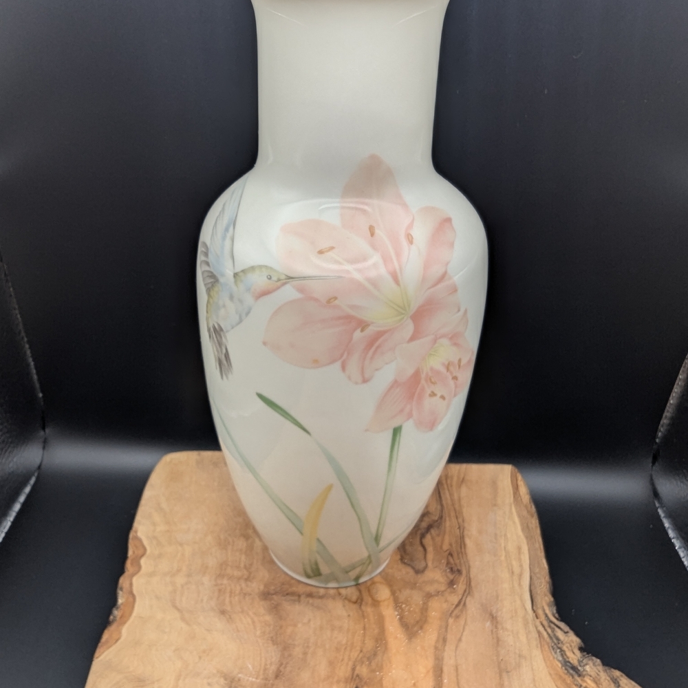 Crowning Touch Collectibles (Japan) Hummingbird & Flower Vase
